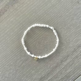 Hvitt armbånd