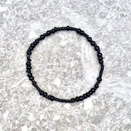 Svart armbånd