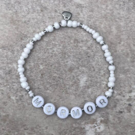 Hvitt og sølv armbånd MORMOR